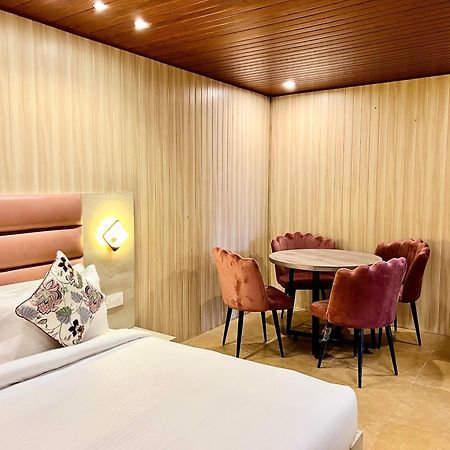 Hotel Pride Inn - 800 Mts From Mall Road 무소리에 외부 사진