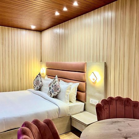 Hotel Pride Inn - 800 Mts From Mall Road 무소리에 외부 사진