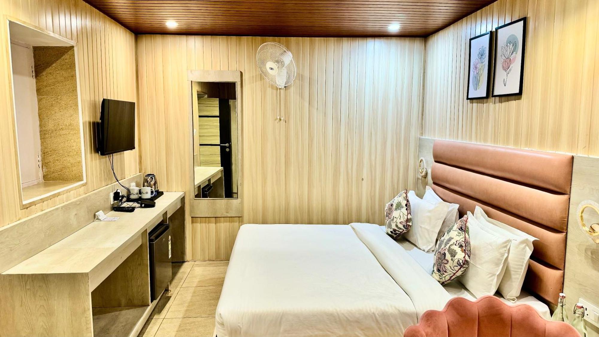 Hotel Pride Inn - 800 Mts From Mall Road 무소리에 외부 사진