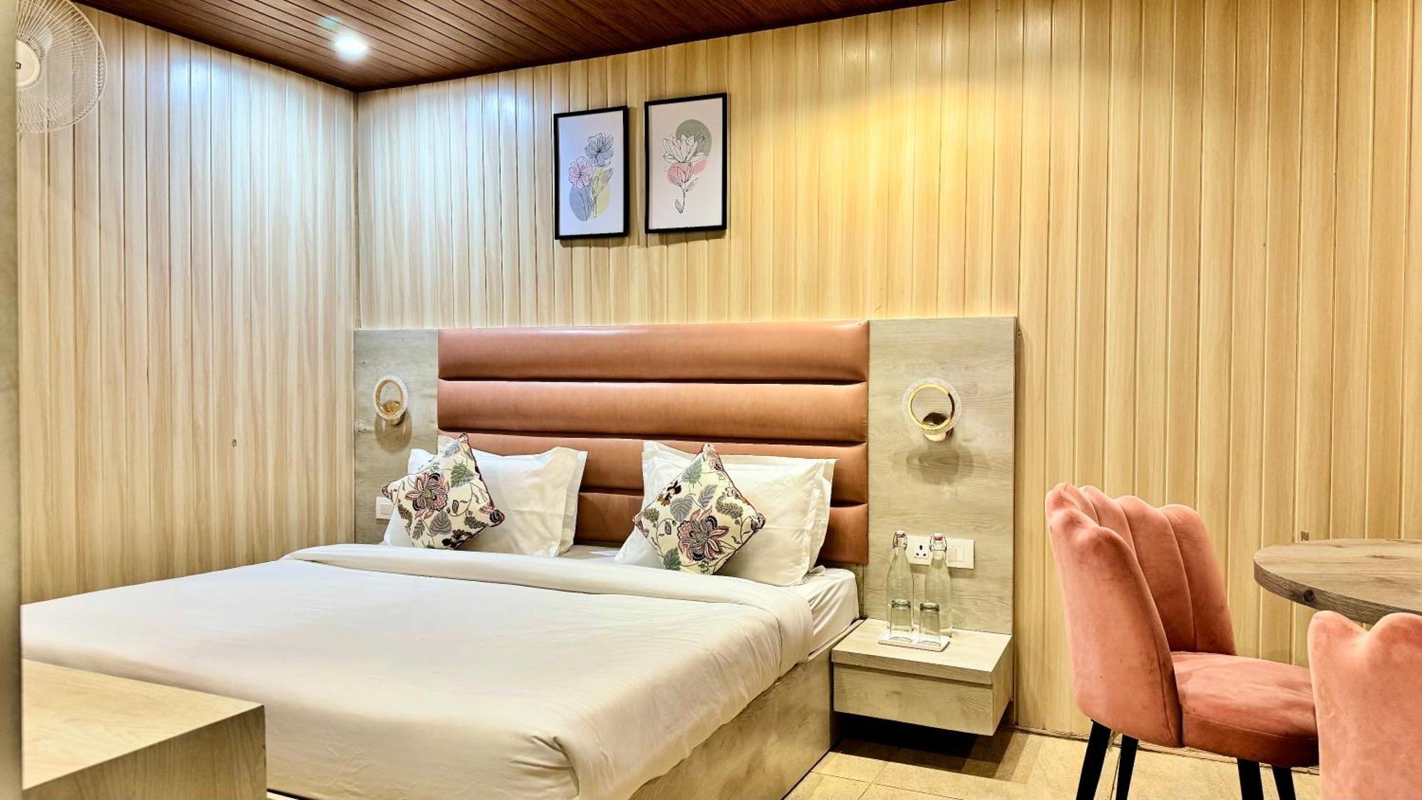 Hotel Pride Inn - 800 Mts From Mall Road 무소리에 외부 사진