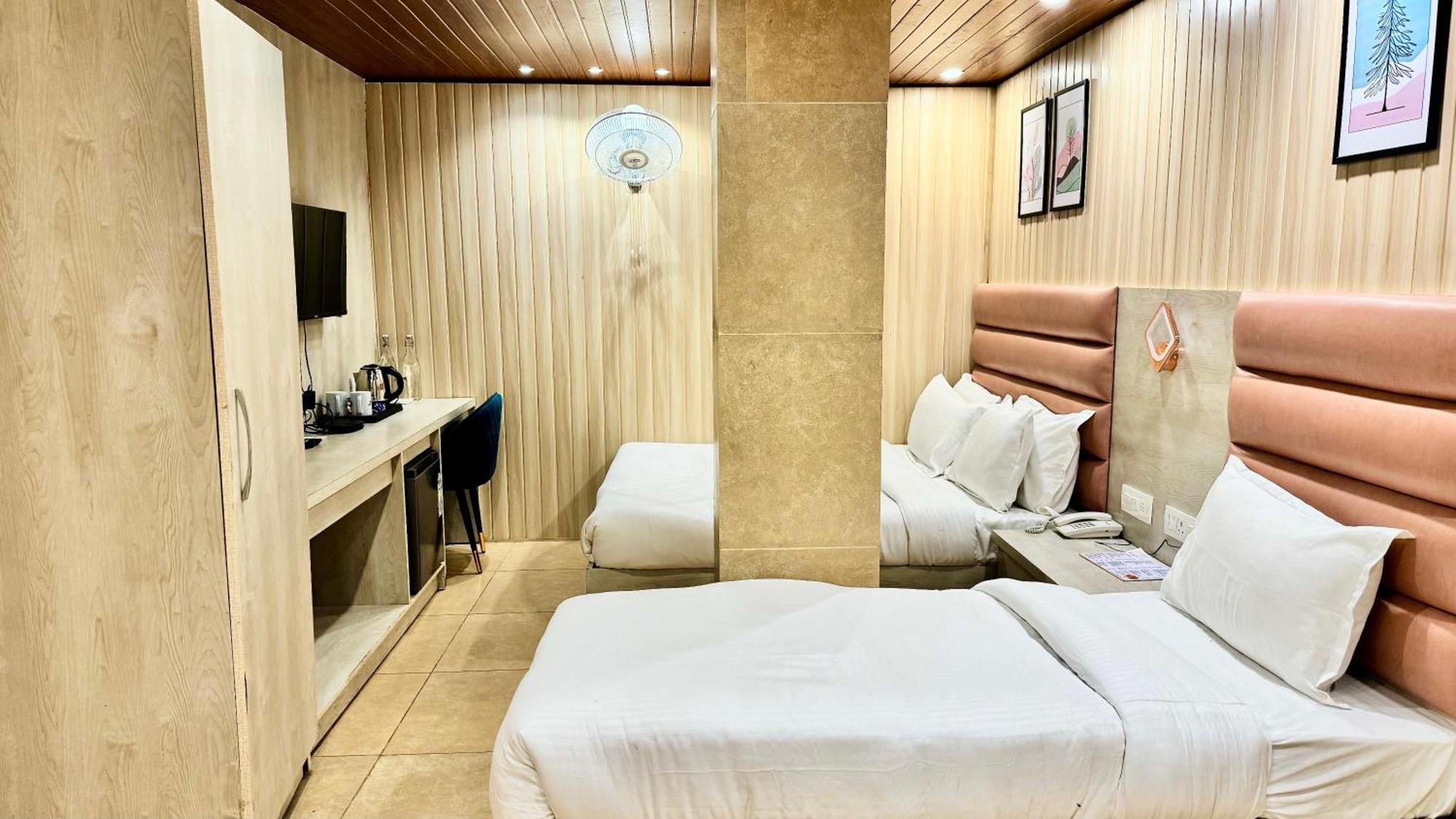 Hotel Pride Inn - 800 Mts From Mall Road 무소리에 외부 사진