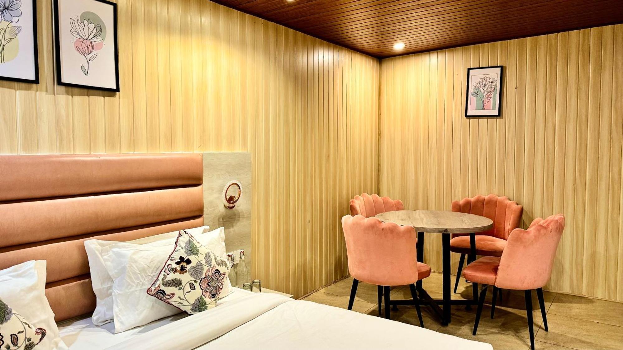 Hotel Pride Inn - 800 Mts From Mall Road 무소리에 외부 사진