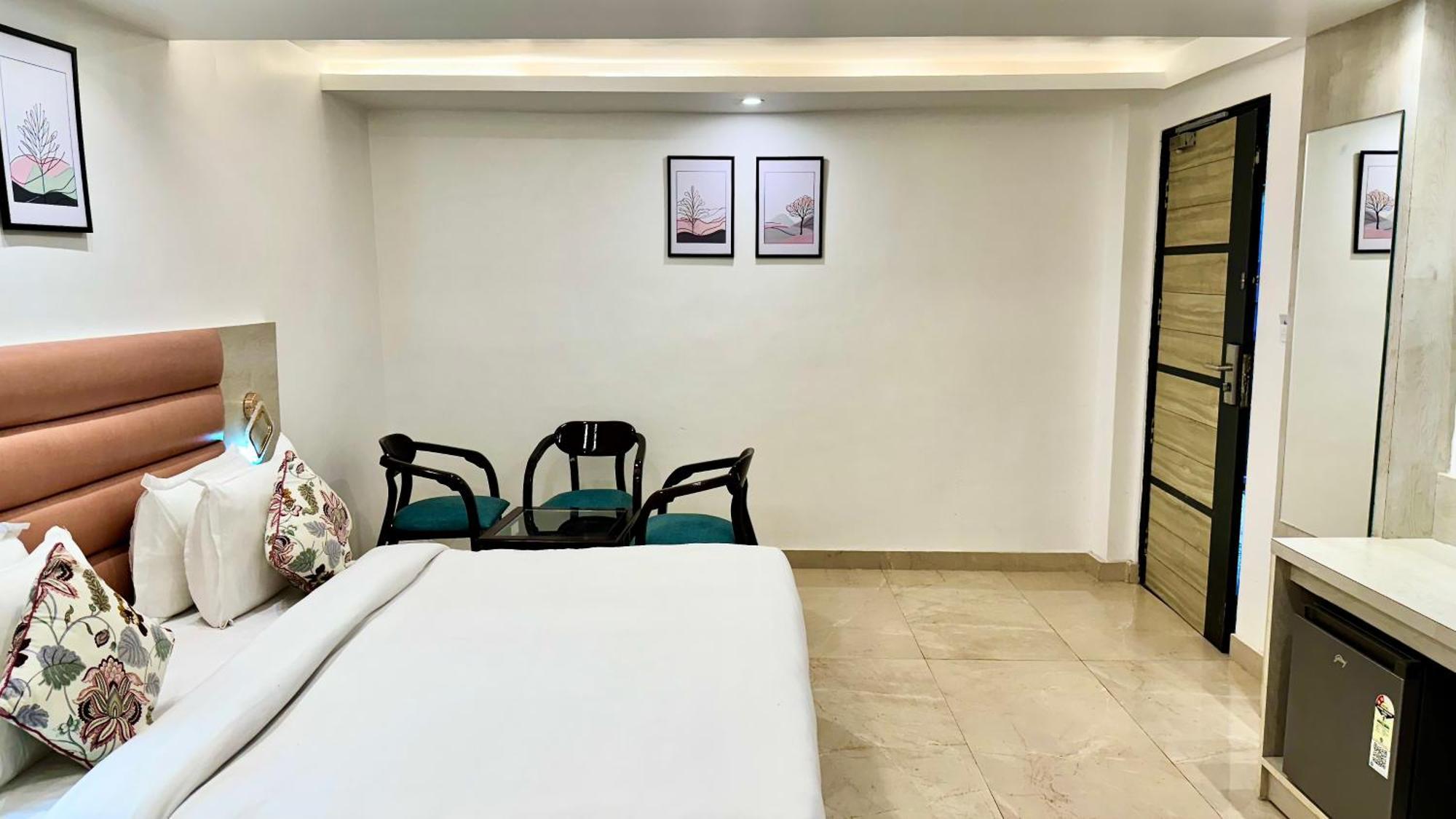 Hotel Pride Inn - 800 Mts From Mall Road 무소리에 외부 사진