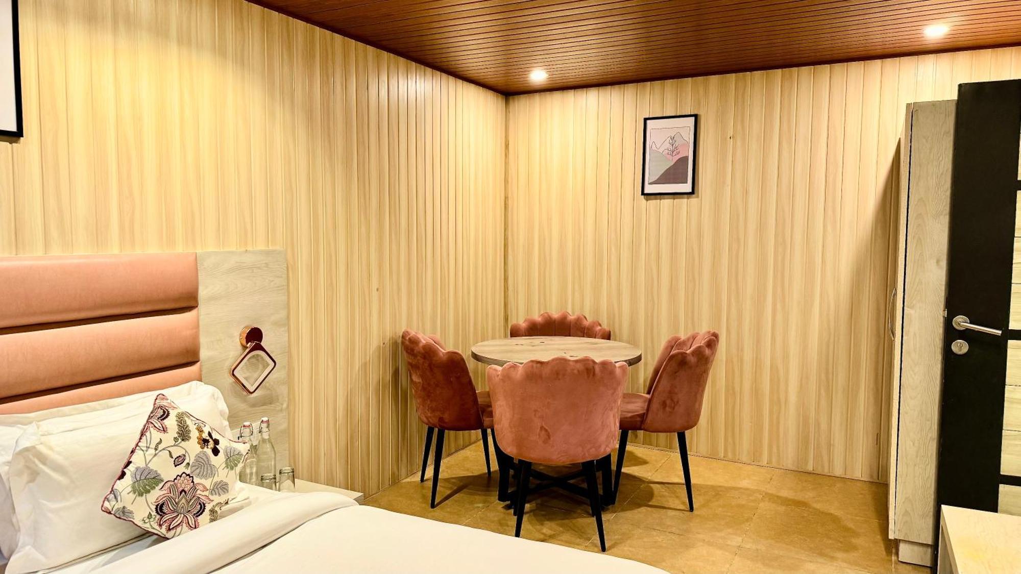 Hotel Pride Inn - 800 Mts From Mall Road 무소리에 외부 사진