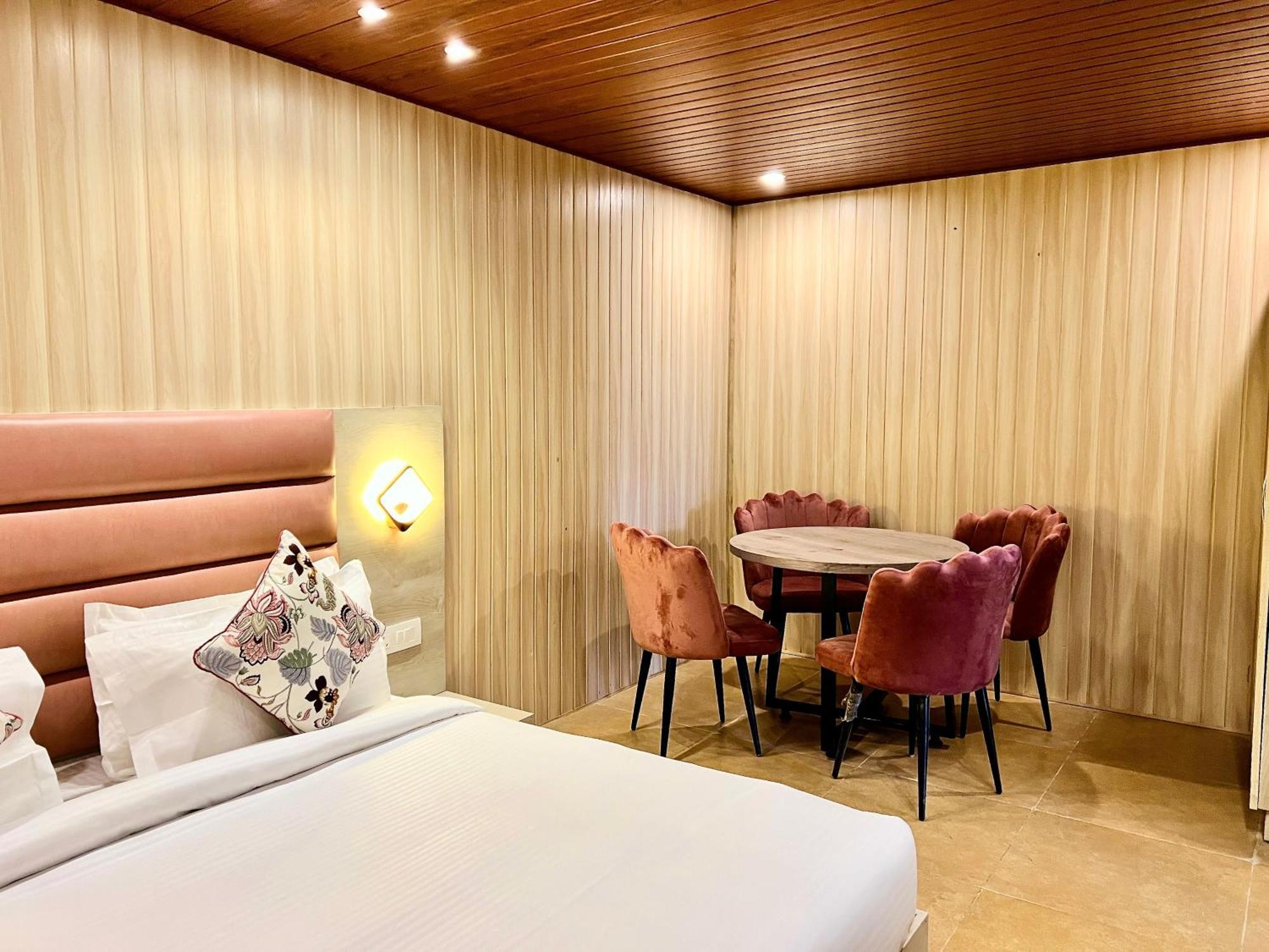 Hotel Pride Inn - 800 Mts From Mall Road 무소리에 외부 사진
