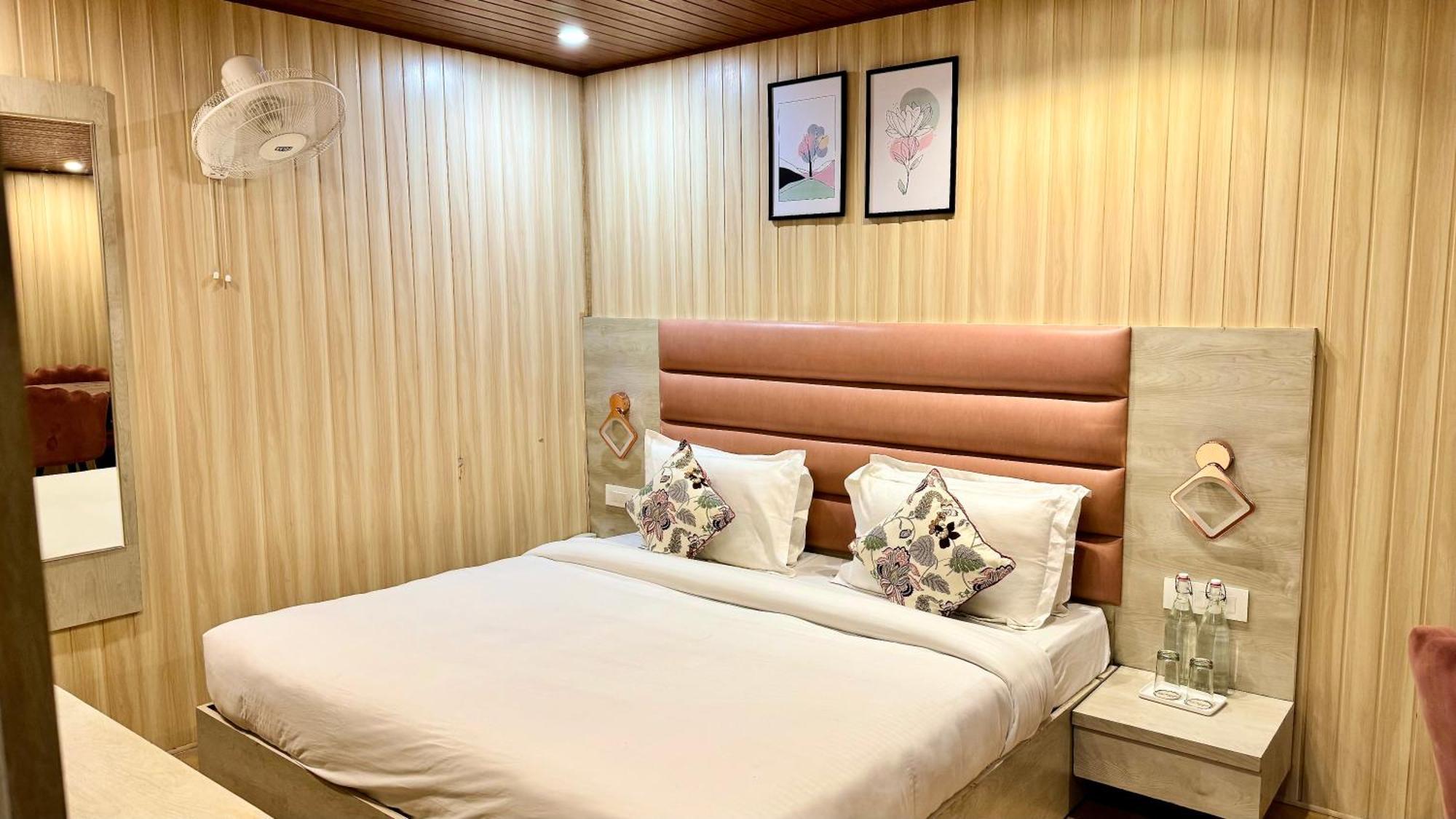 Hotel Pride Inn - 800 Mts From Mall Road 무소리에 외부 사진