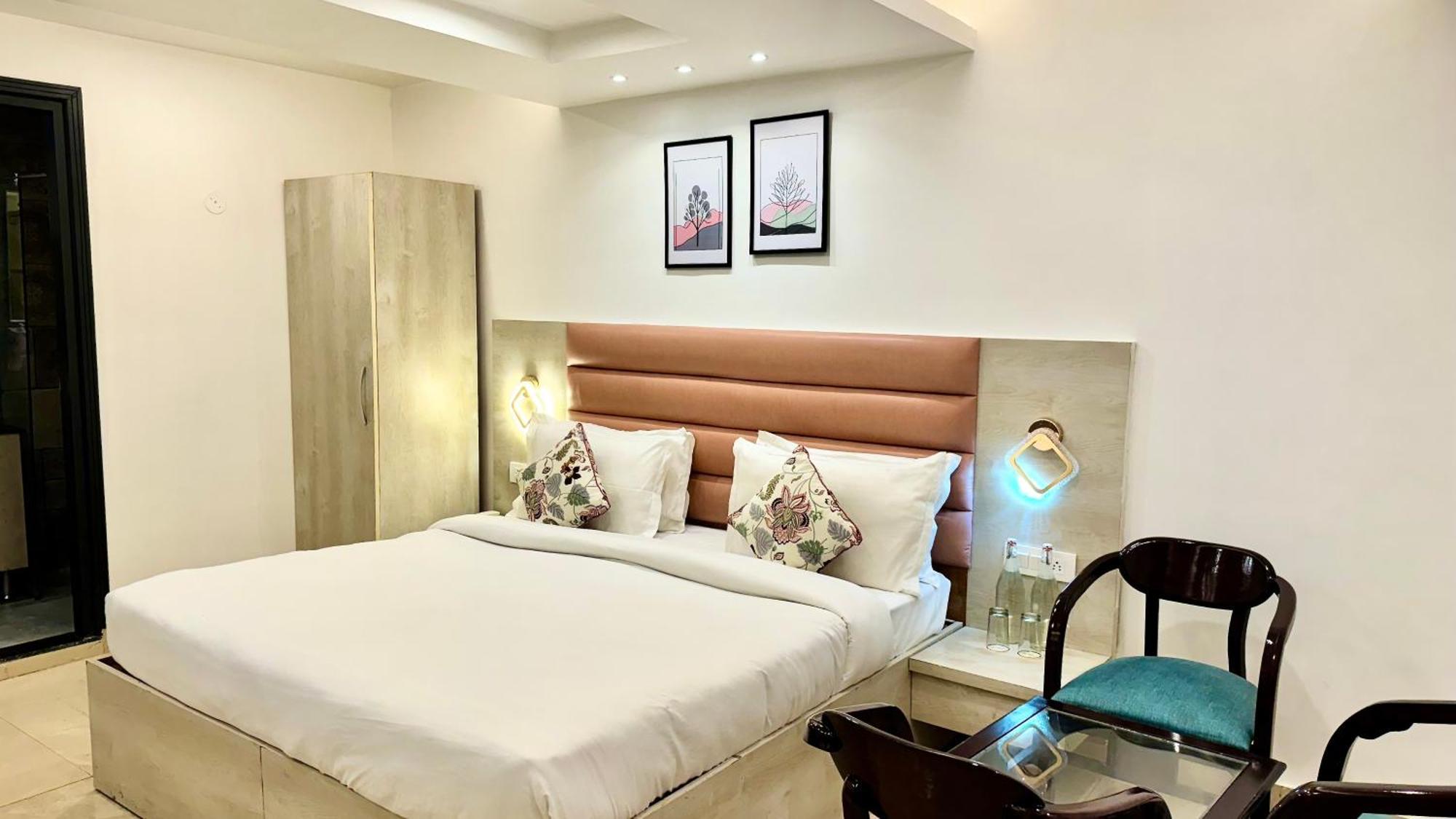 Hotel Pride Inn - 800 Mts From Mall Road 무소리에 외부 사진