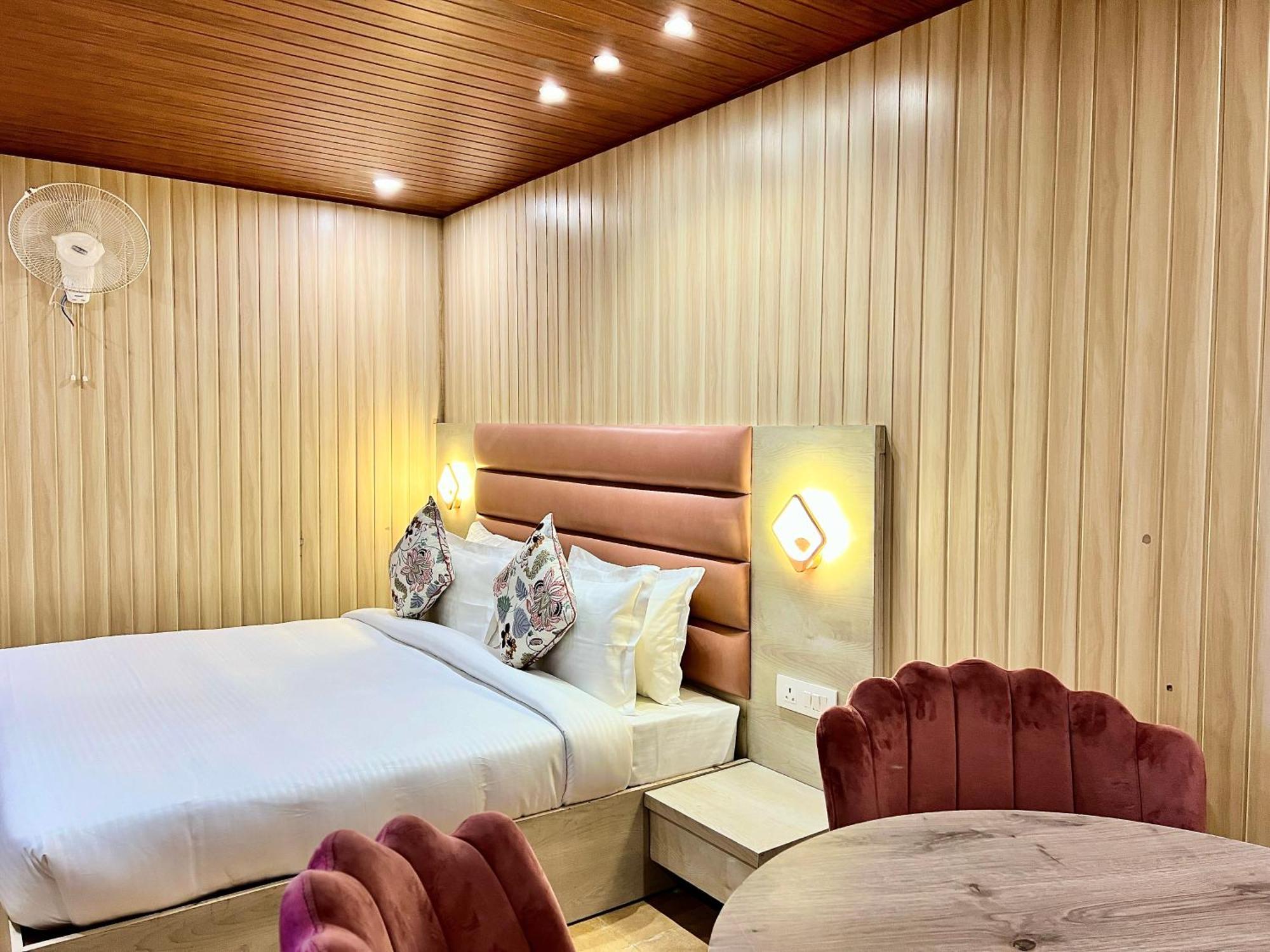 Hotel Pride Inn - 800 Mts From Mall Road 무소리에 외부 사진