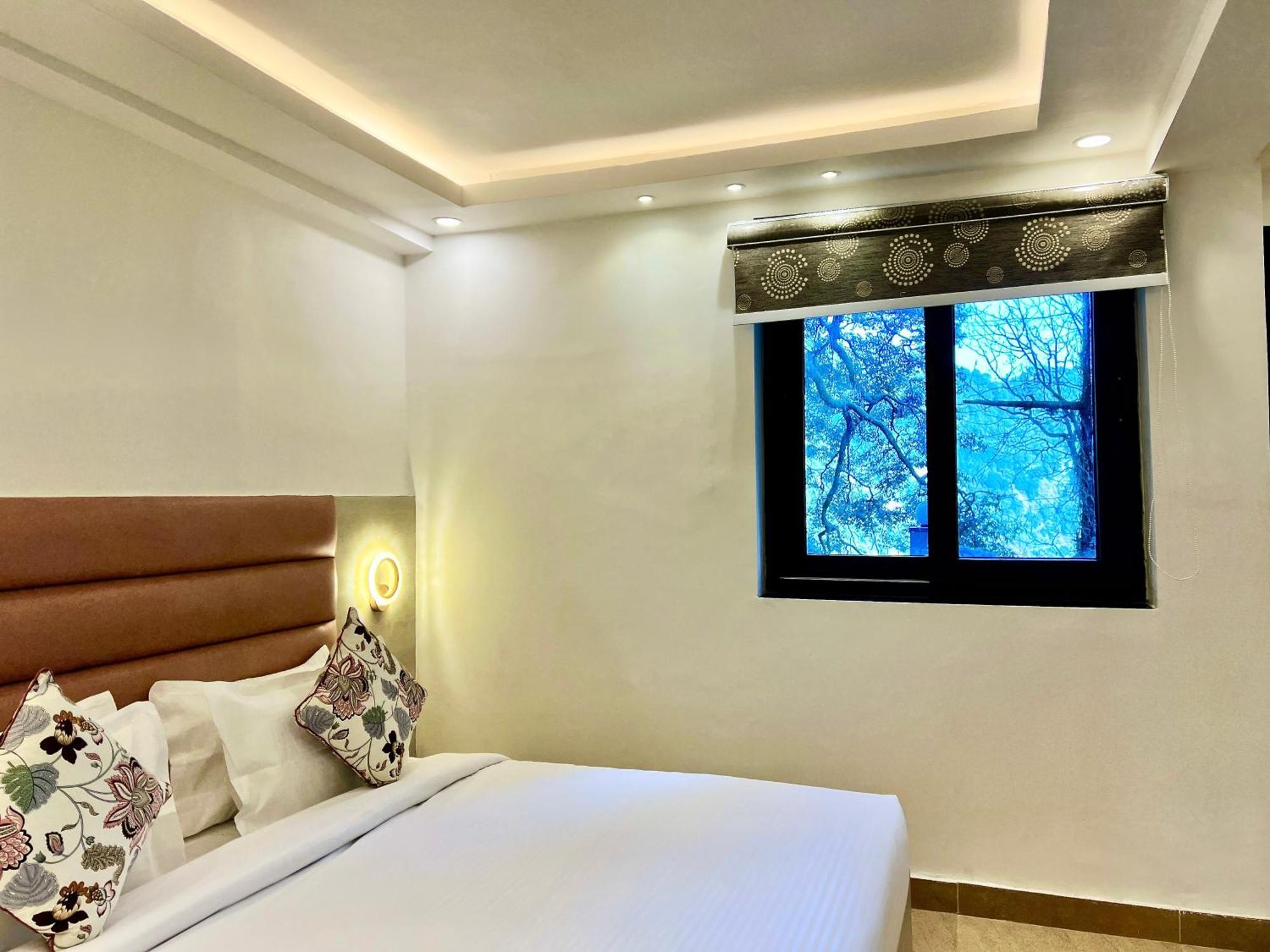 Hotel Pride Inn - 800 Mts From Mall Road 무소리에 외부 사진