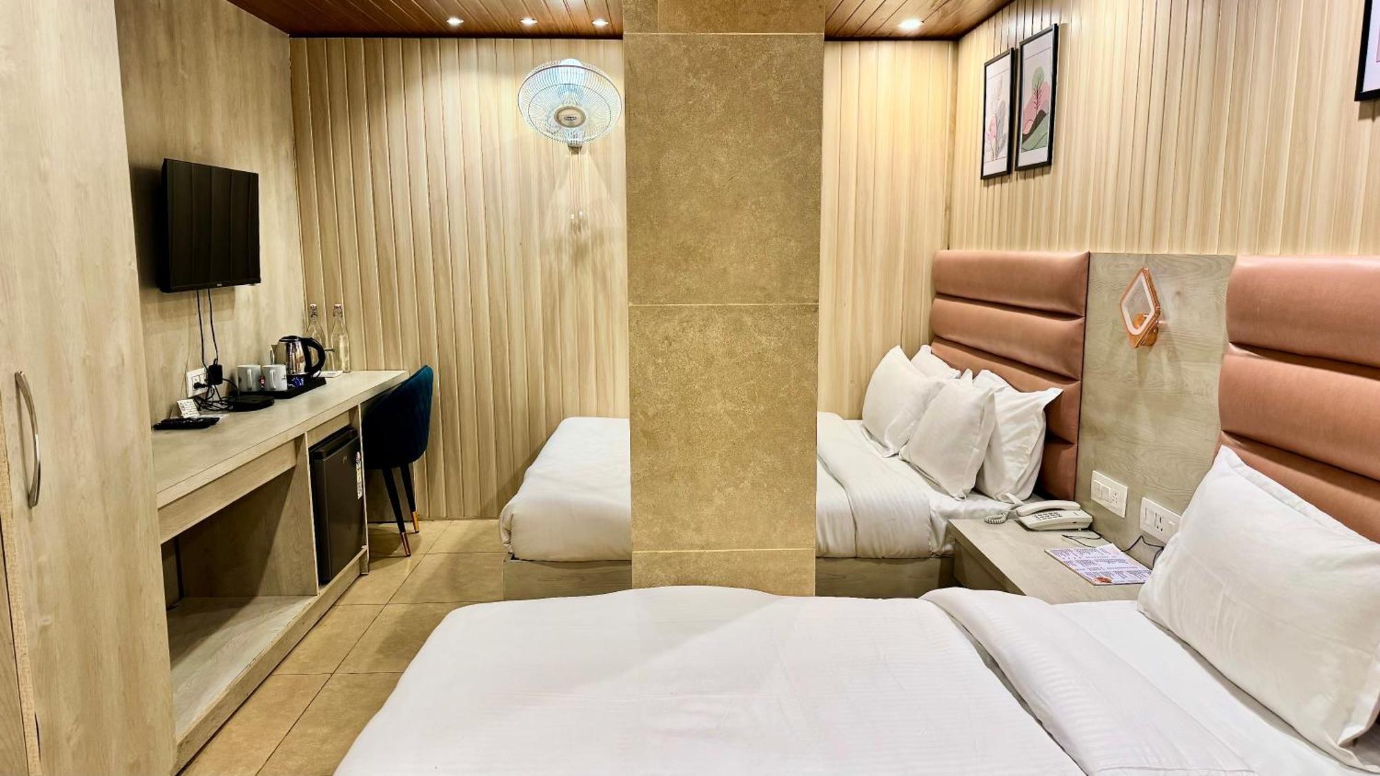 Hotel Pride Inn - 800 Mts From Mall Road 무소리에 외부 사진