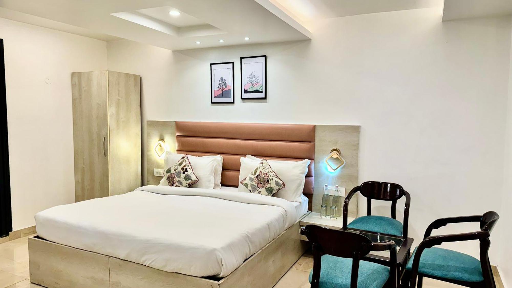 Hotel Pride Inn - 800 Mts From Mall Road 무소리에 외부 사진