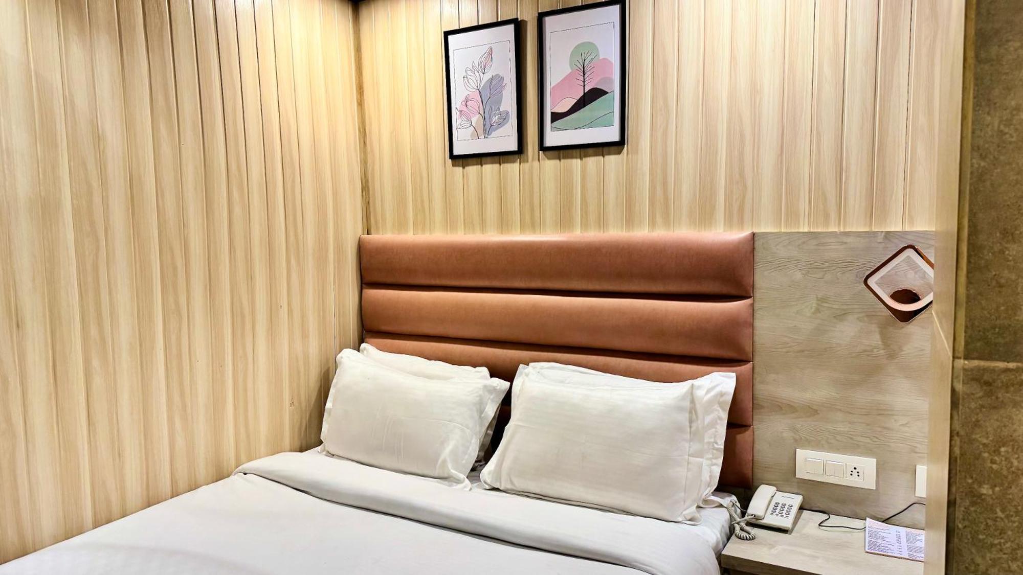 Hotel Pride Inn - 800 Mts From Mall Road 무소리에 외부 사진