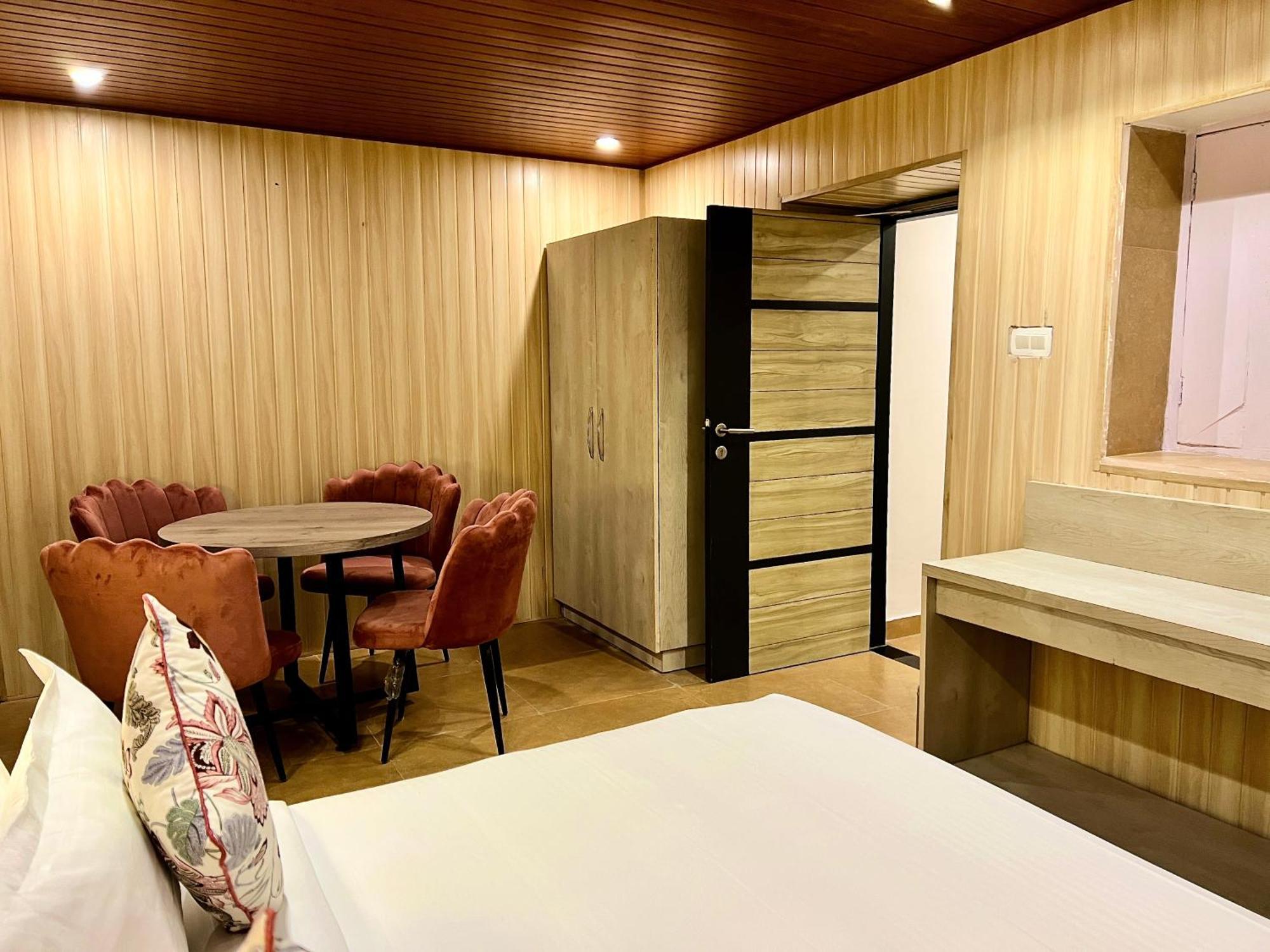 Hotel Pride Inn - 800 Mts From Mall Road 무소리에 외부 사진