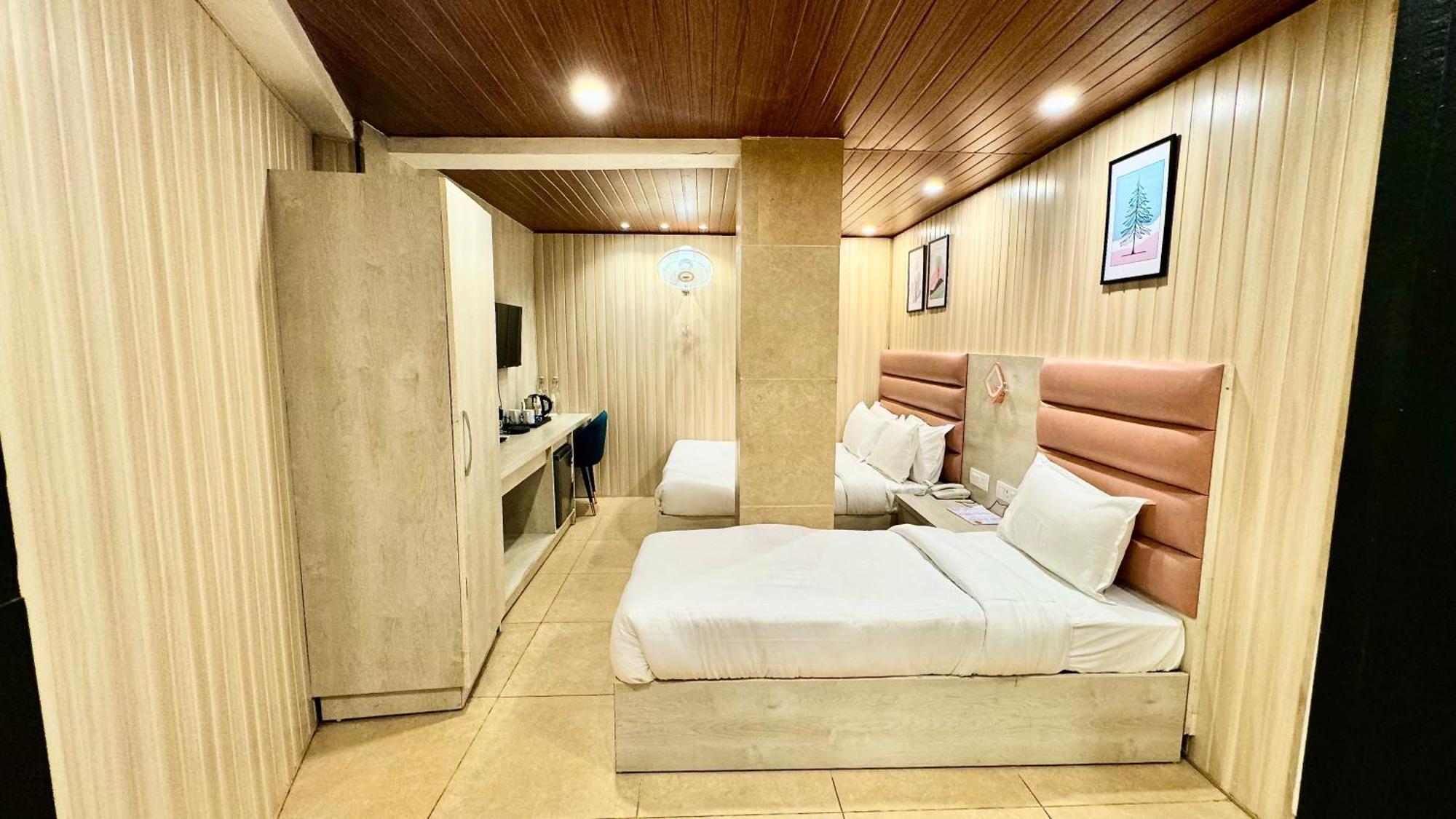 Hotel Pride Inn - 800 Mts From Mall Road 무소리에 외부 사진