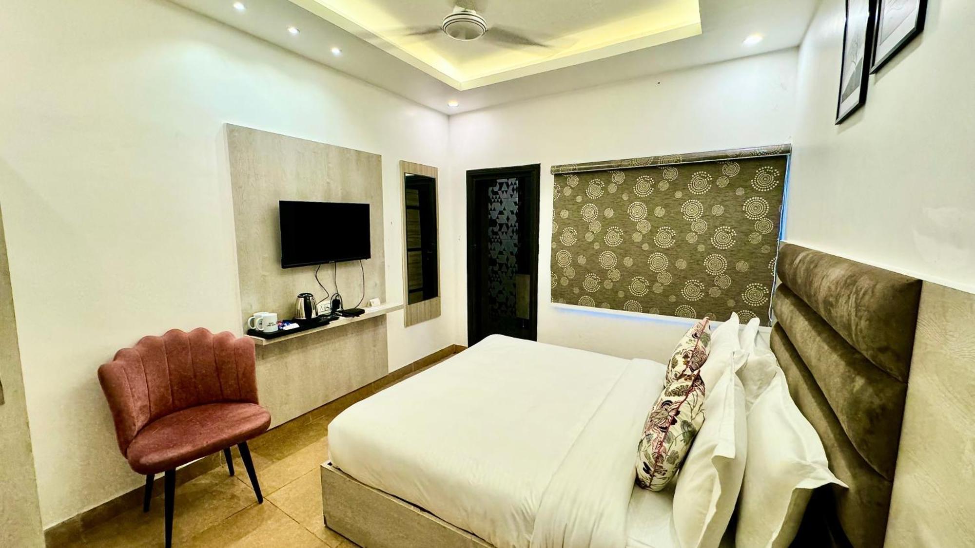 Hotel Pride Inn - 800 Mts From Mall Road 무소리에 외부 사진