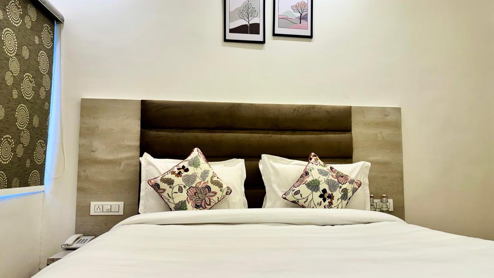 Hotel Pride Inn - 800 Mts From Mall Road 무소리에 외부 사진