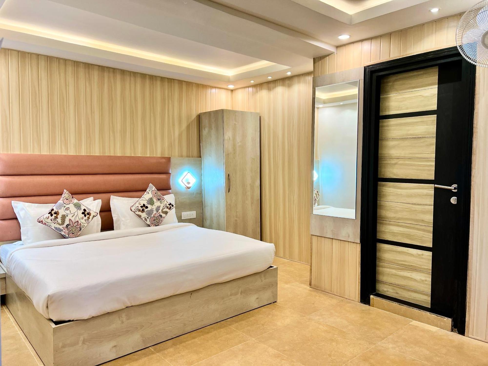 Hotel Pride Inn - 800 Mts From Mall Road 무소리에 외부 사진