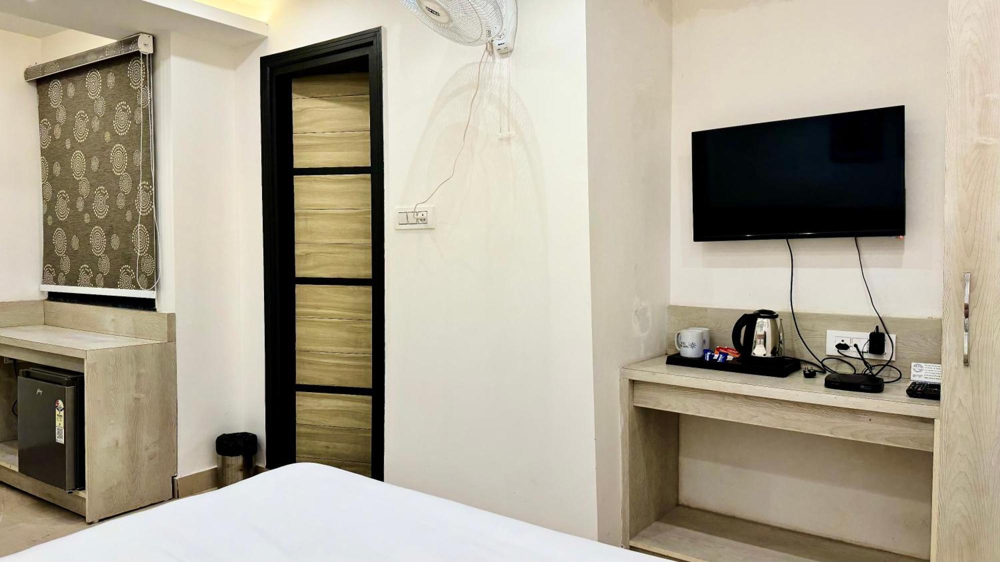 Hotel Pride Inn - 800 Mts From Mall Road 무소리에 외부 사진