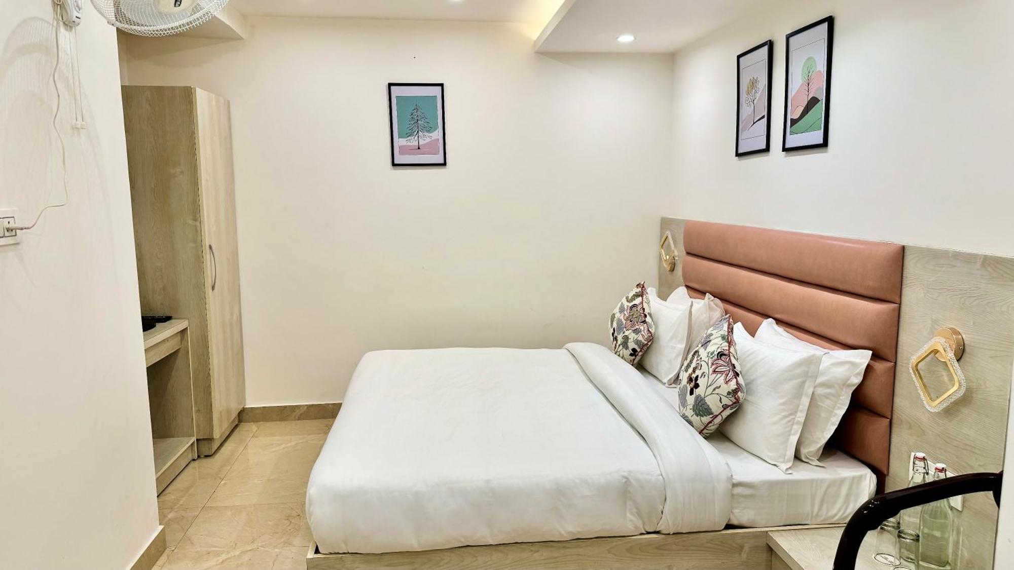 Hotel Pride Inn - 800 Mts From Mall Road 무소리에 외부 사진