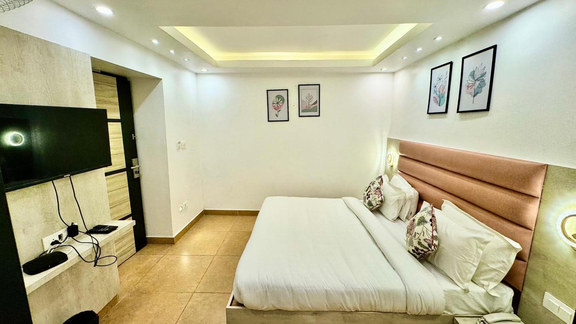 Hotel Pride Inn - 800 Mts From Mall Road 무소리에 외부 사진