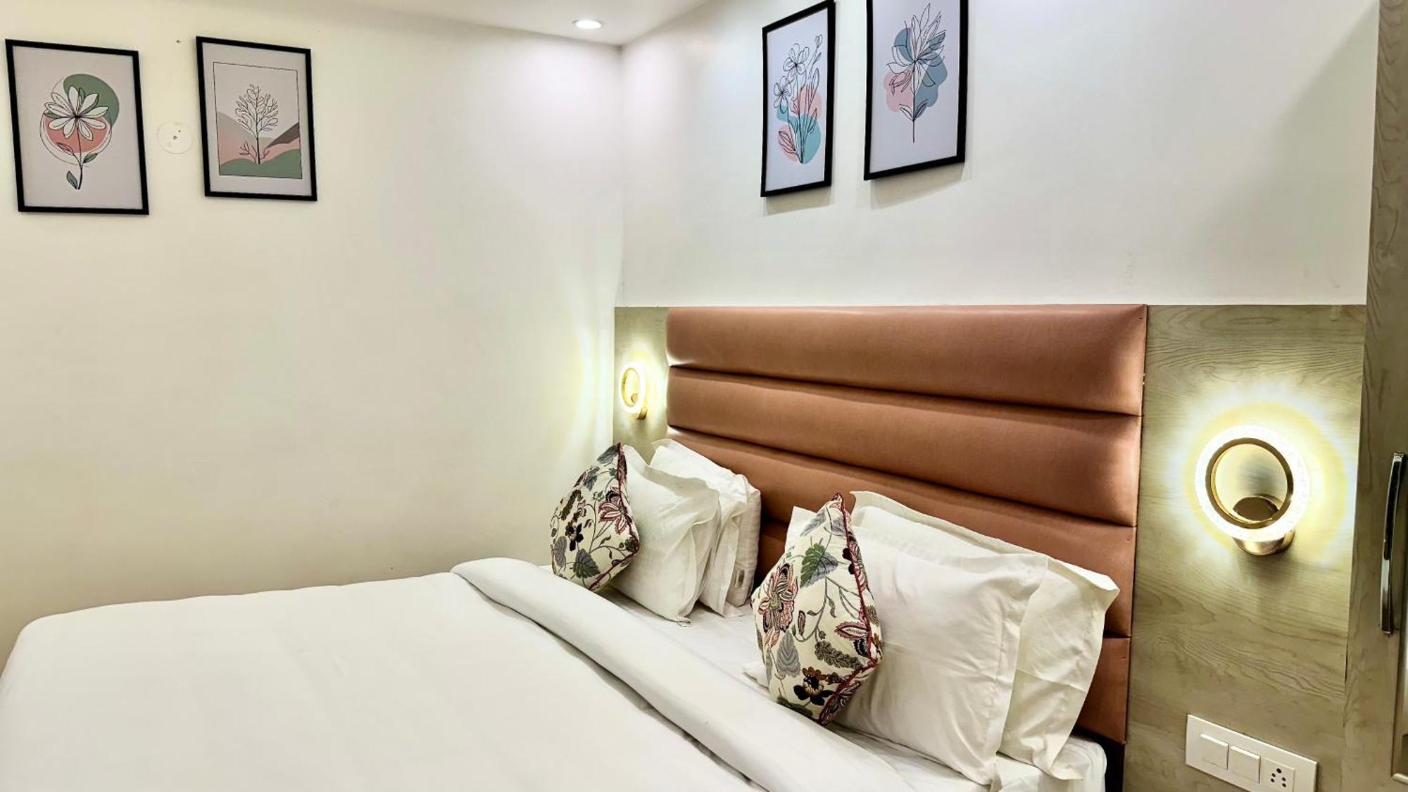 Hotel Pride Inn - 800 Mts From Mall Road 무소리에 외부 사진