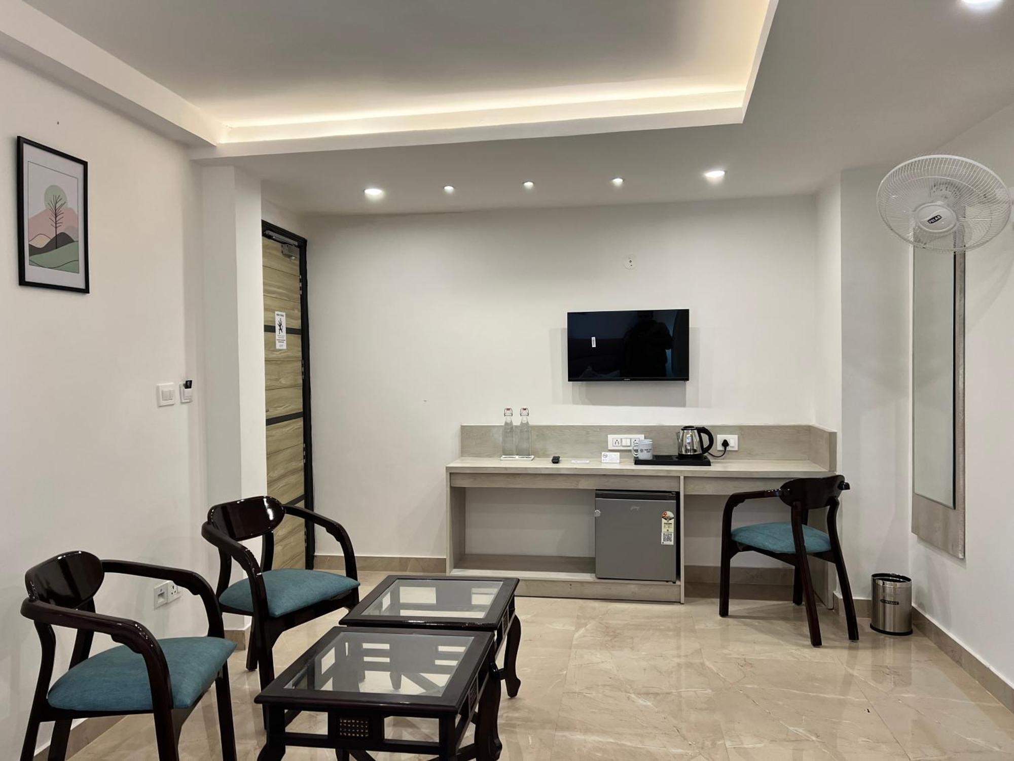 Hotel Pride Inn - 800 Mts From Mall Road 무소리에 외부 사진