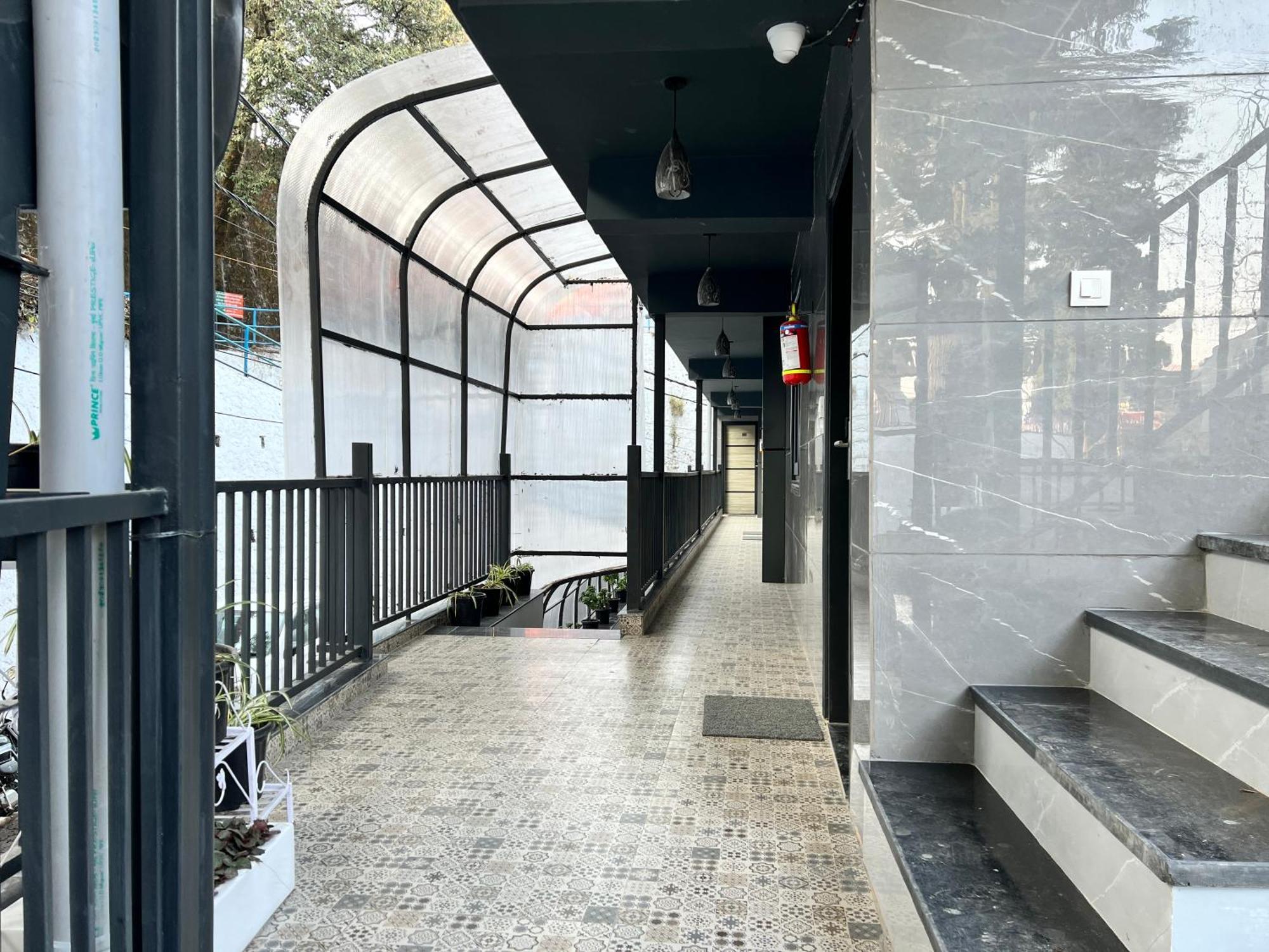 Hotel Pride Inn - 800 Mts From Mall Road 무소리에 외부 사진