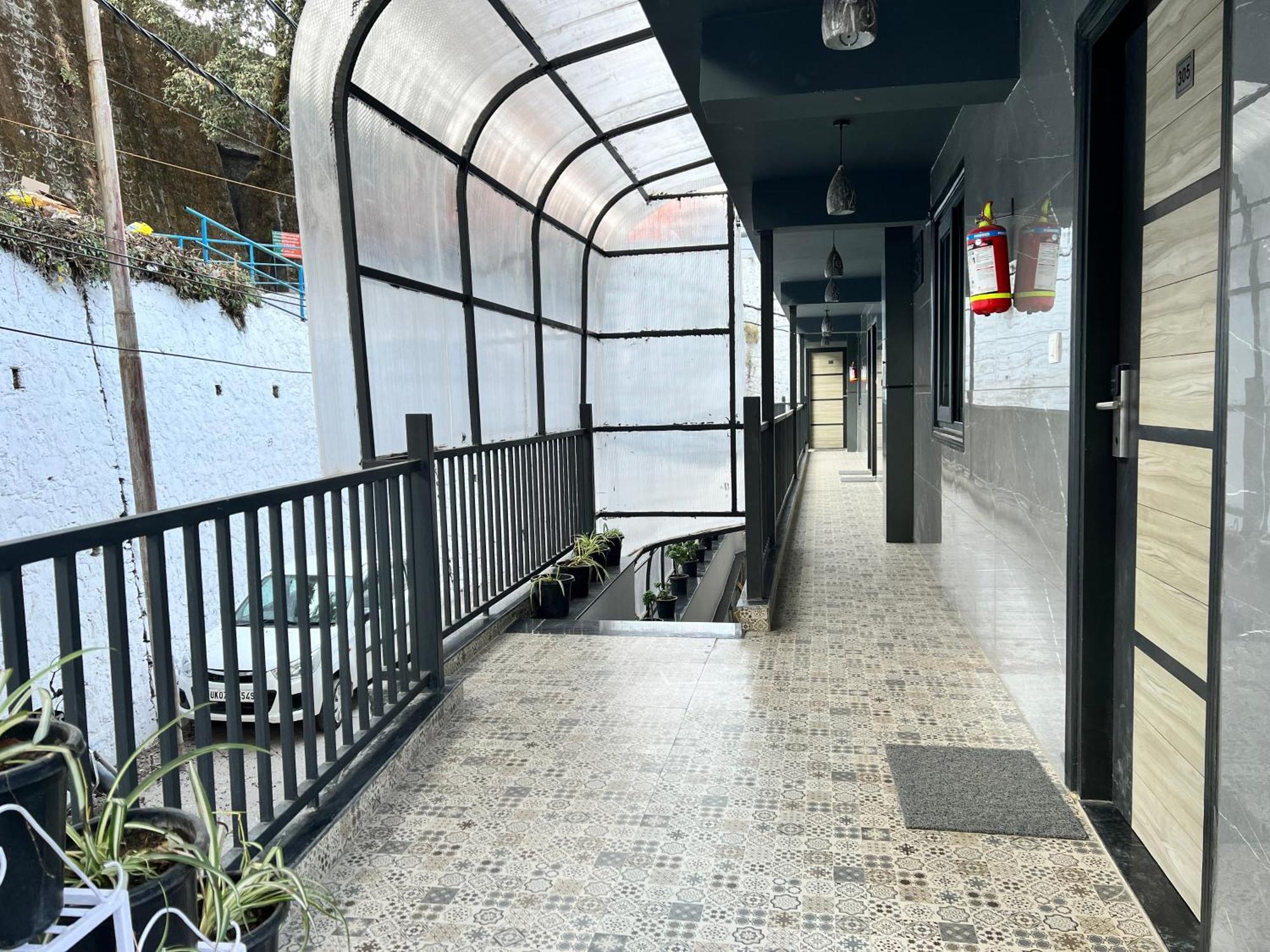 Hotel Pride Inn - 800 Mts From Mall Road 무소리에 외부 사진