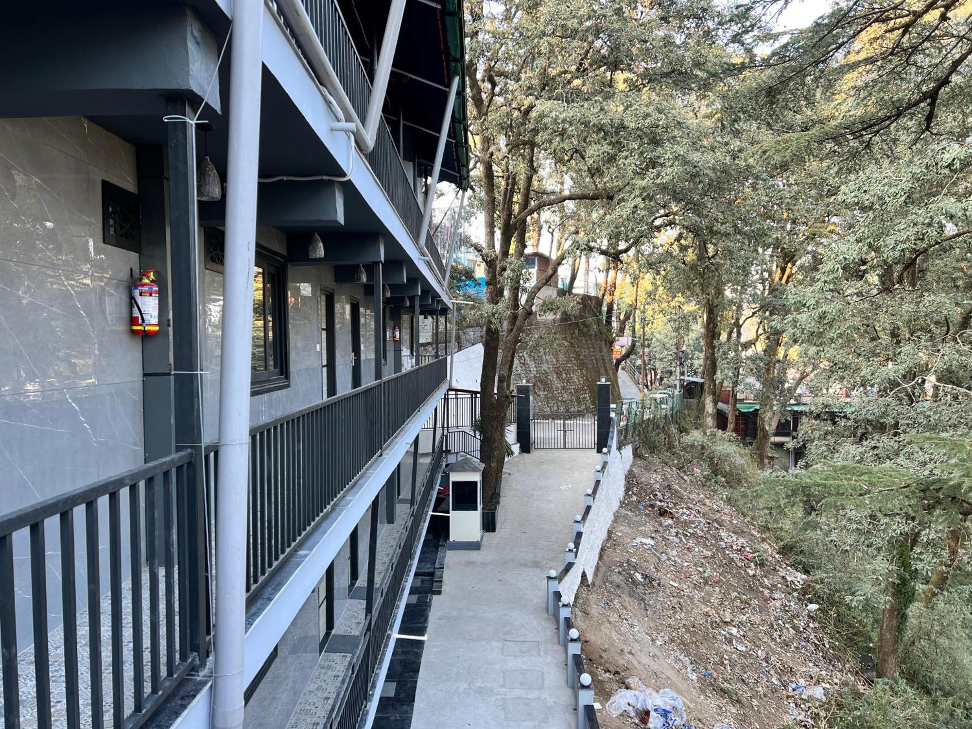 Hotel Pride Inn - 800 Mts From Mall Road 무소리에 외부 사진